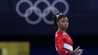 Patrons acclaim Simone Biles after withdrawal