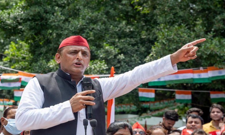 Akhilesh Yadav roared on BJP from the land of Bundelkhand, said - scissors come from Delhi and lace is cut in Lucknow