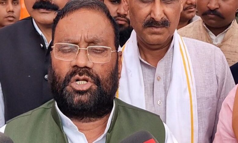 Earthquake in UP politics!  After Swami Prasad Maurya, who was Labor Minister in Yogi government, resignation of 3 MLAs, high command engaged in persuading