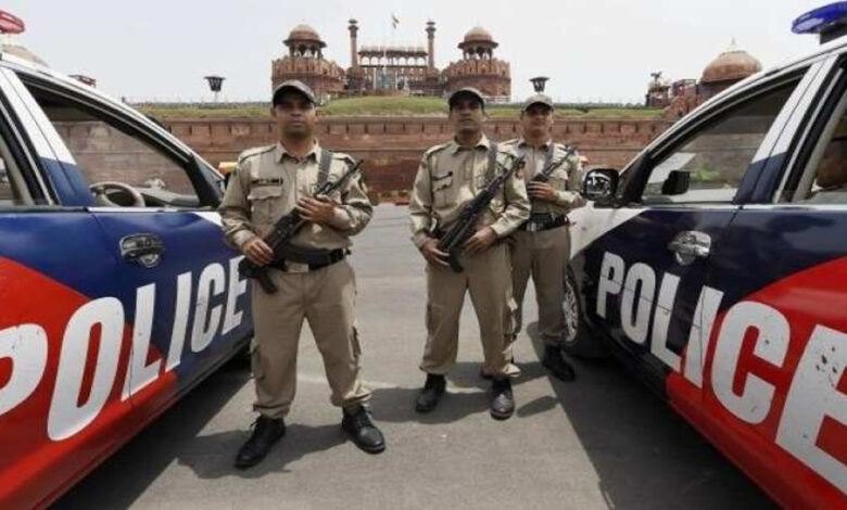 Bomb found in unclaimed bag in Delhi