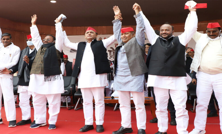 Eight MLAs including Maurya, Saini join SP
