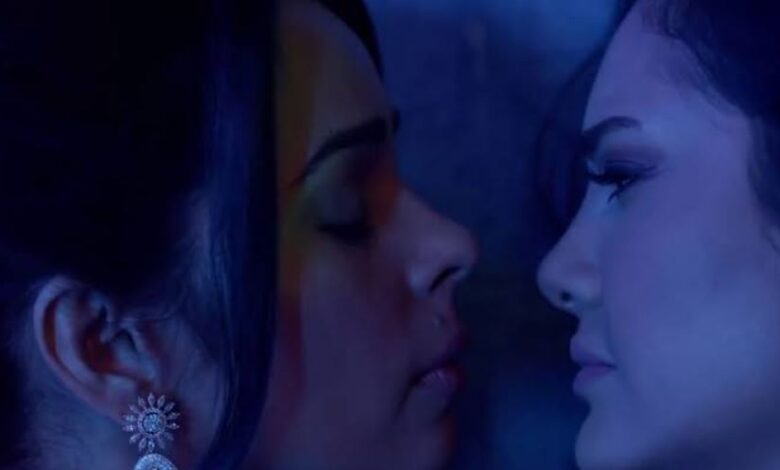 In this webseries, Esha Gupta broke all the shame, gave such scenes in bed with Mallika