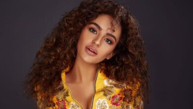 Seerat Kapoor oozes sweet accents in her flashy yellow ensemble, her fashion game is top notch